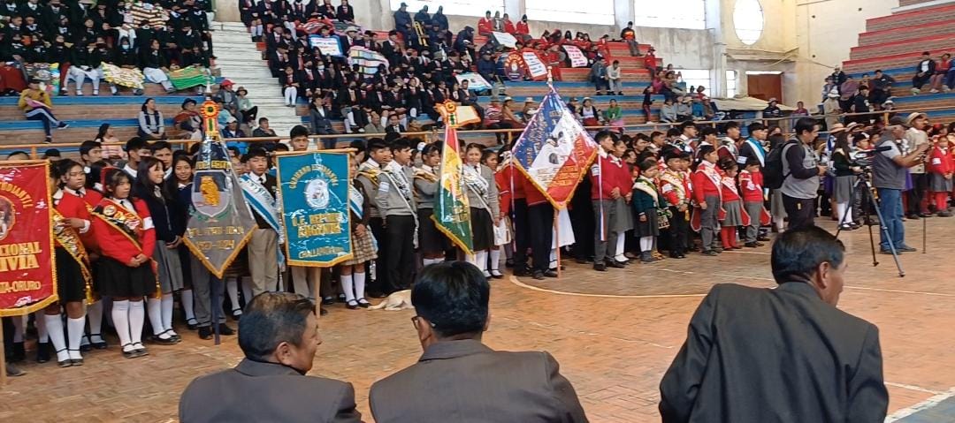 POSESIONAN A DEFENSORAS Y DEFENSORES ESTUDIANTILES DE 17 UNIDADES EDUCATIVAS DE LA DISTRITAL DE EDUCACIÓN DE CHALLAPATA