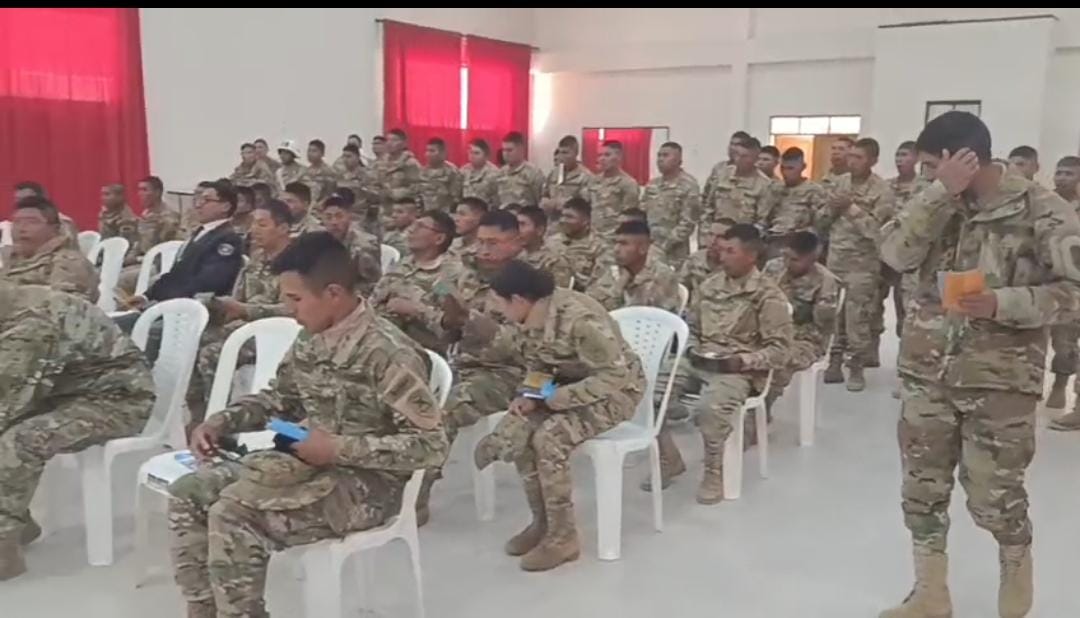 DEFENSORÍA DEL PUEBLO CAPACITA A INSTRUCTORES Y SOLDADOS DEL RI 22 "MEJILLONES" EN PREVENCIÓN DE LA TORTURA