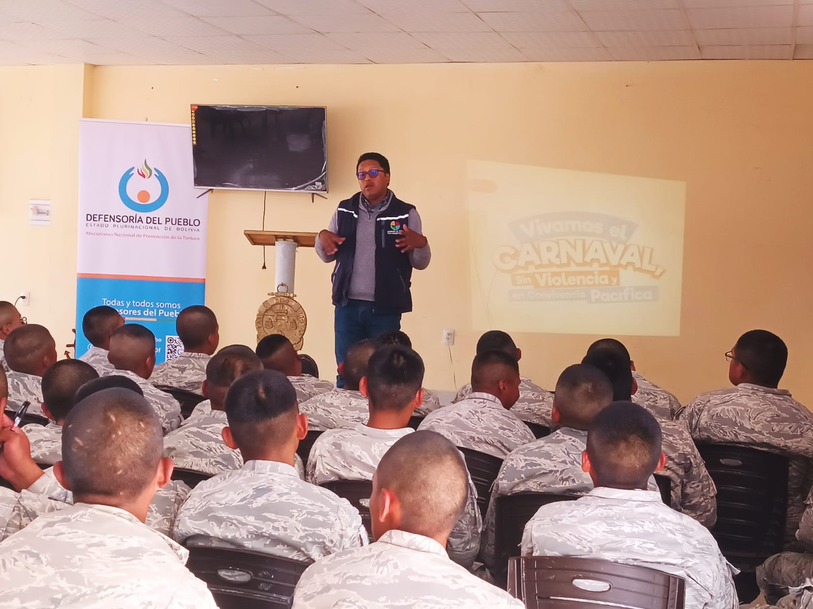 DEFENSORÍA DEL PUEBLO INICIA CICLO DE CAPACITACIONES CON MARINEROS DE LA BASE NAVAL DE GUAQUI