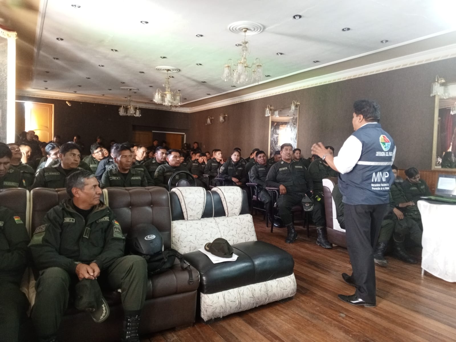 DELEGACIÓN DEFENSORIAL DE ORURO CAPACITA A SERVIDORES PÚBLICOS DE LA POLICÍA RURAL SOBRE MECANISMOS DE PREVENCIÓN DE LA TORTURA