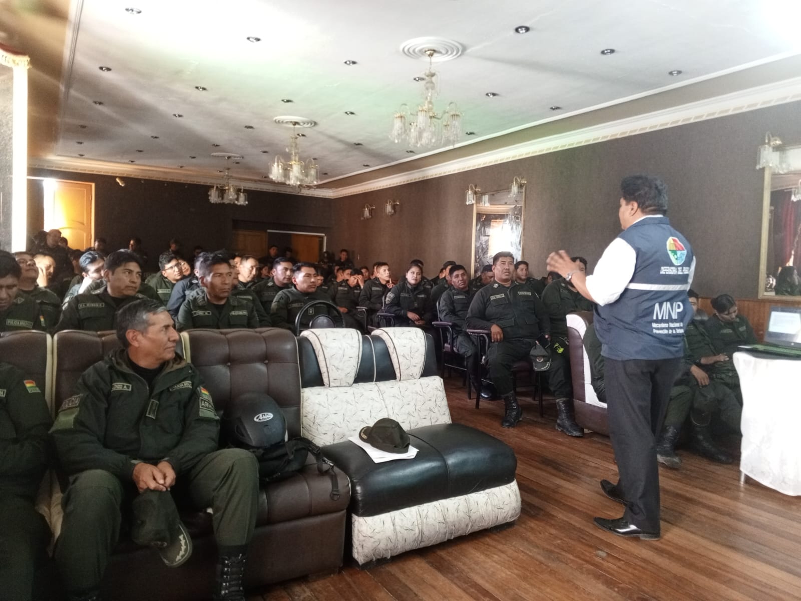 DELEGACIÓN DEFENSORIAL DE ORURO CAPACITA A SERVIDORES PÚBLICOS DE LA POLICÍA RURAL SOBRE MECANISMOS DE PREVENCIÓN DE LA TORTURA