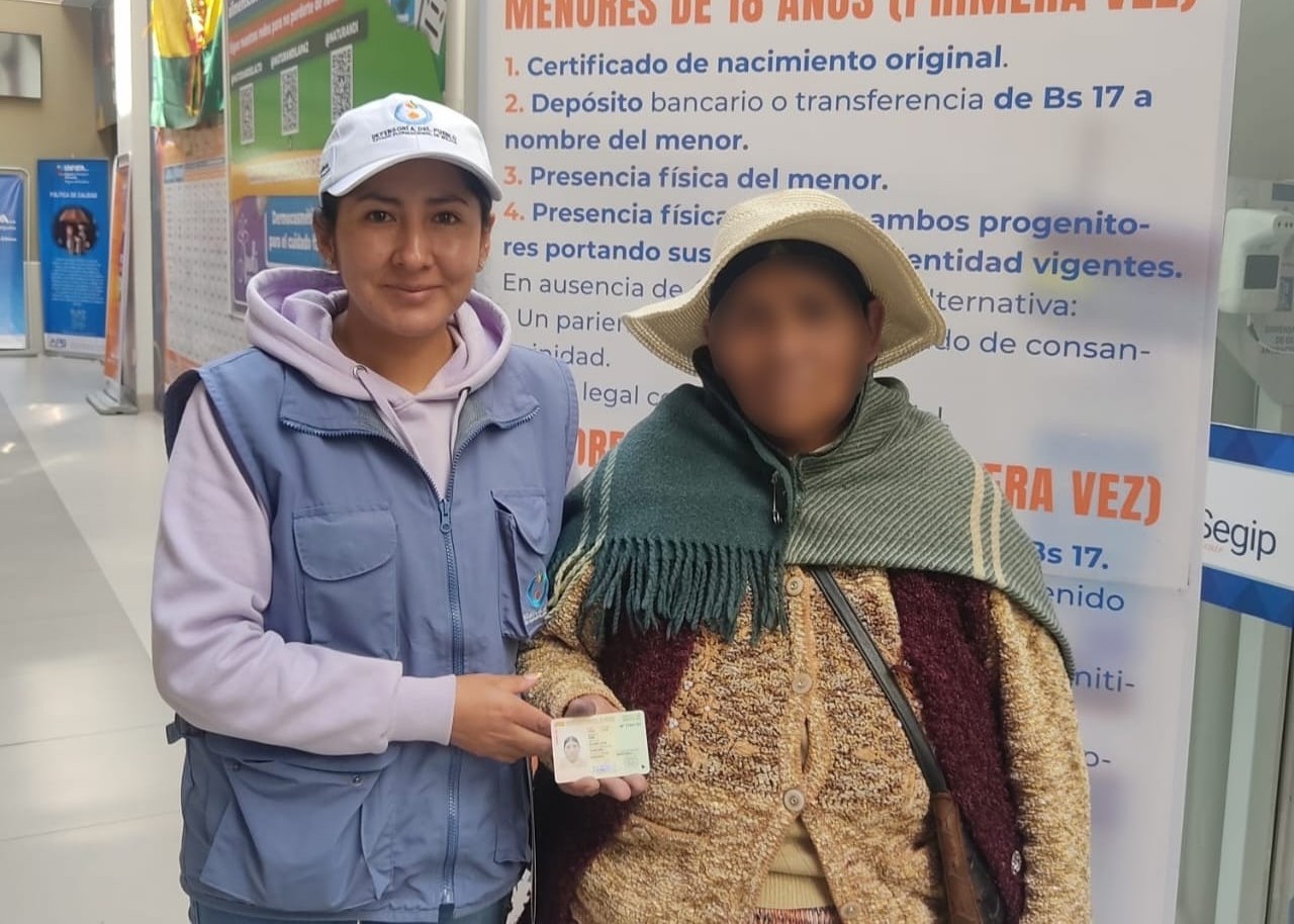 EL ALTO: POR GESTIÓN DE LA DEFENSORIA DEL PUEBLO, UNA ADULTA MAYOR RESTITUYE SU DERECHO A LA IDENTIDAD DESPUÉS DE 62 AÑOS