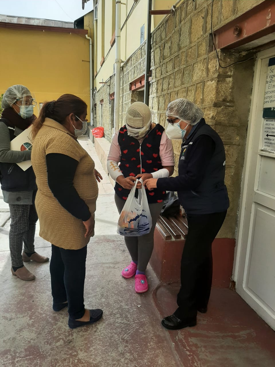 Defensoría del Pueblo viabiliza atención médica para joven mujer  que sufrió quemaduras en el rostro y brazos