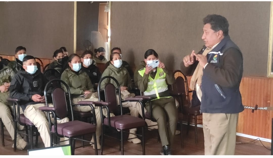 EN ORURO, DEFENSORÍA DEL PUEBLO BRINDA CAPACITACIÓN A EFECTIVOS DE LA POLICÍA SOBRE TORTURA, TRATOS DEGRADANTES, CRUELES E INHUMANOS