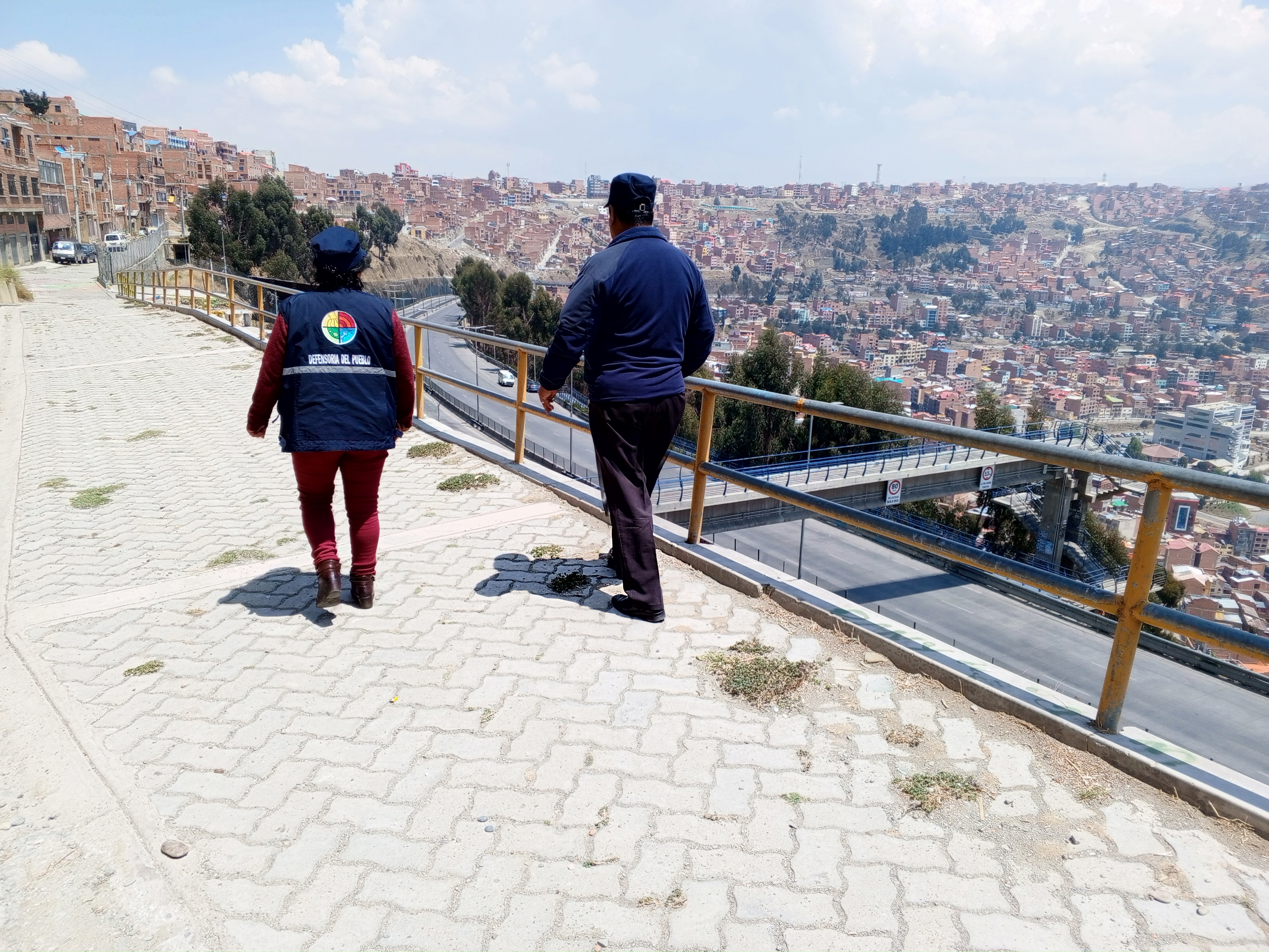 DEFENSORÍA DEL PUEBLO REALIZÓ VERIFICATIVO EN EL SECTOR DEL PEAJE DE LA AUTOPISTA LA PAZ - EL ALTO, POR MEDIDAS DEL SECTOR MINERO COOPERATIVISTA