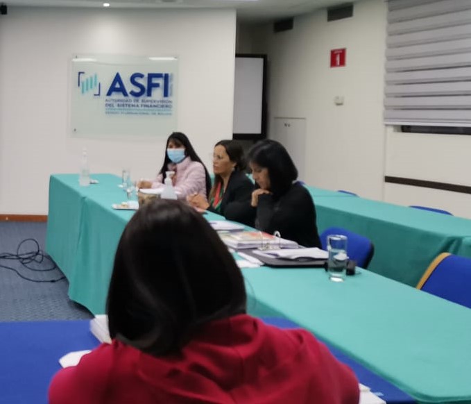 La Defensoría del Pueblo logra  importantes acuerdos con  la ASFI en relación al trato preferencial a Personas Adultas Mayores