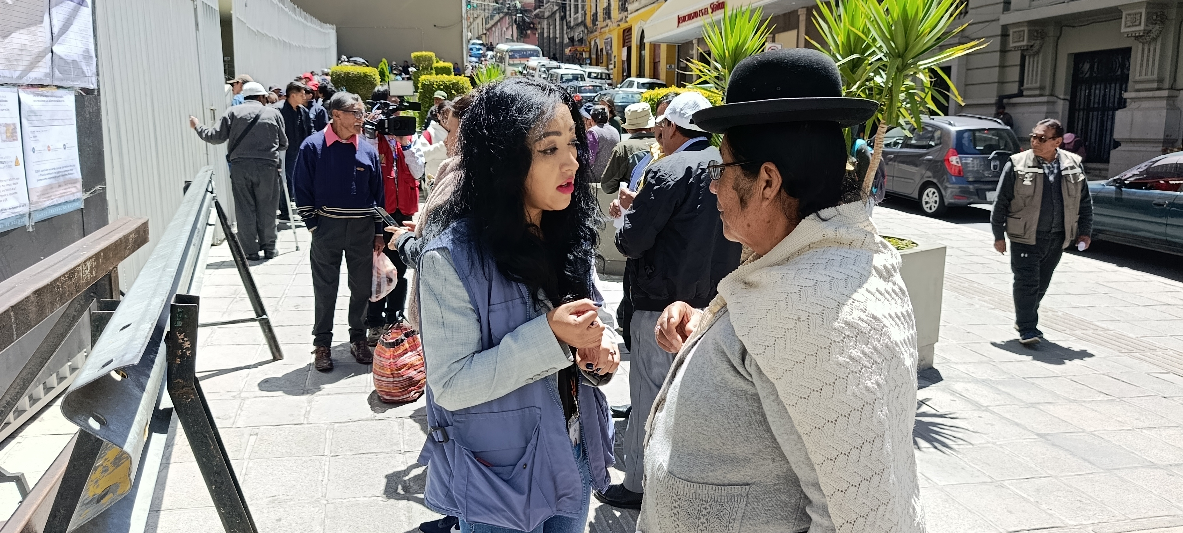 DEFENSORÍA DEL PUEBLO VERIFICA CANJE DE BILLETES DE LA SERIE “B” Y EXHORTA A BRINDAR MAYOR INFORMACIÓN A LA POBLACIÓN