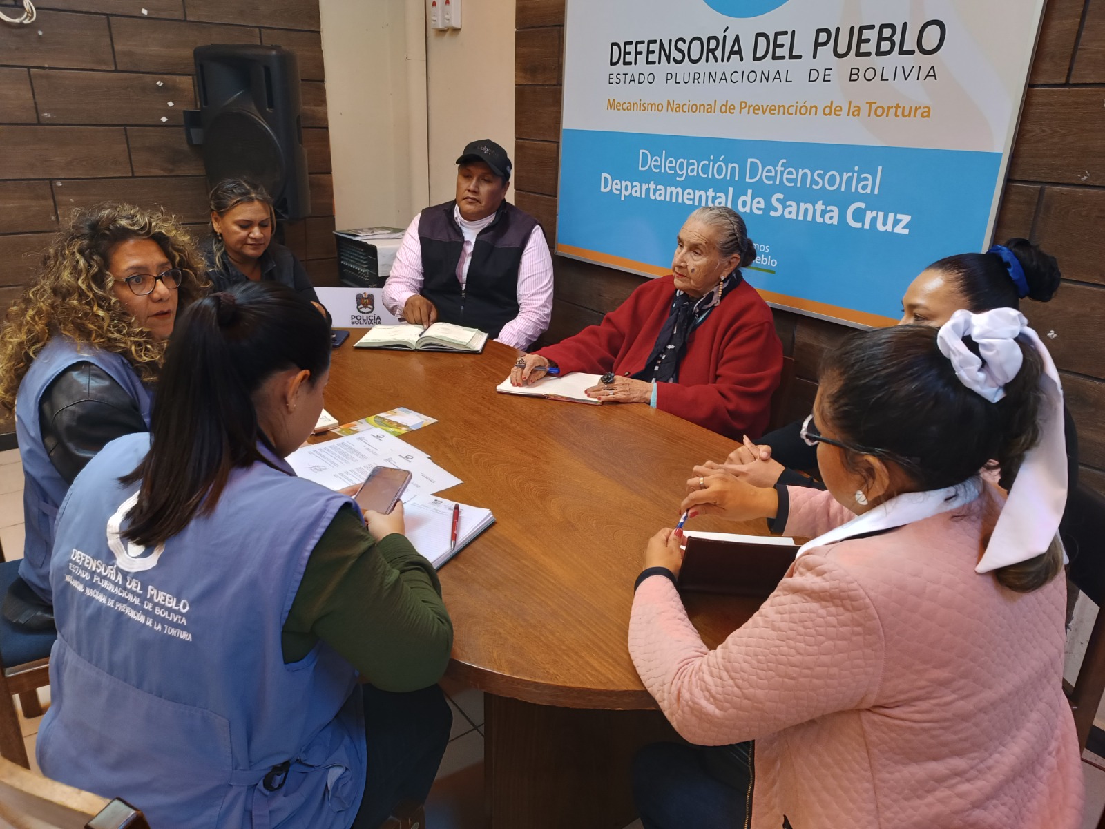 DEFENSORÍA DEL PUEBLO, PRESENTA PROYECTO DE LEY MUNICIPAL AUTONÓMICA DE LAS PERSONAS ADULTAS MAYORES (PAM), A NUEVAS AUTORIDADES DE COTOCA.