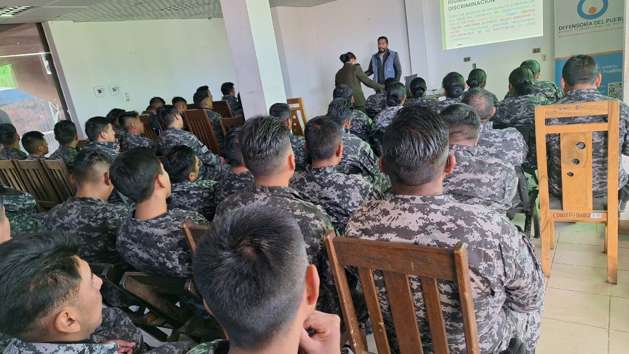 ORURO: DEFENSORÍA DEL PUEBLO CAPACITA A POLICÍAS EN DERECHOS HUMANOS Y PREVENCIÓN DE LA TORTURA