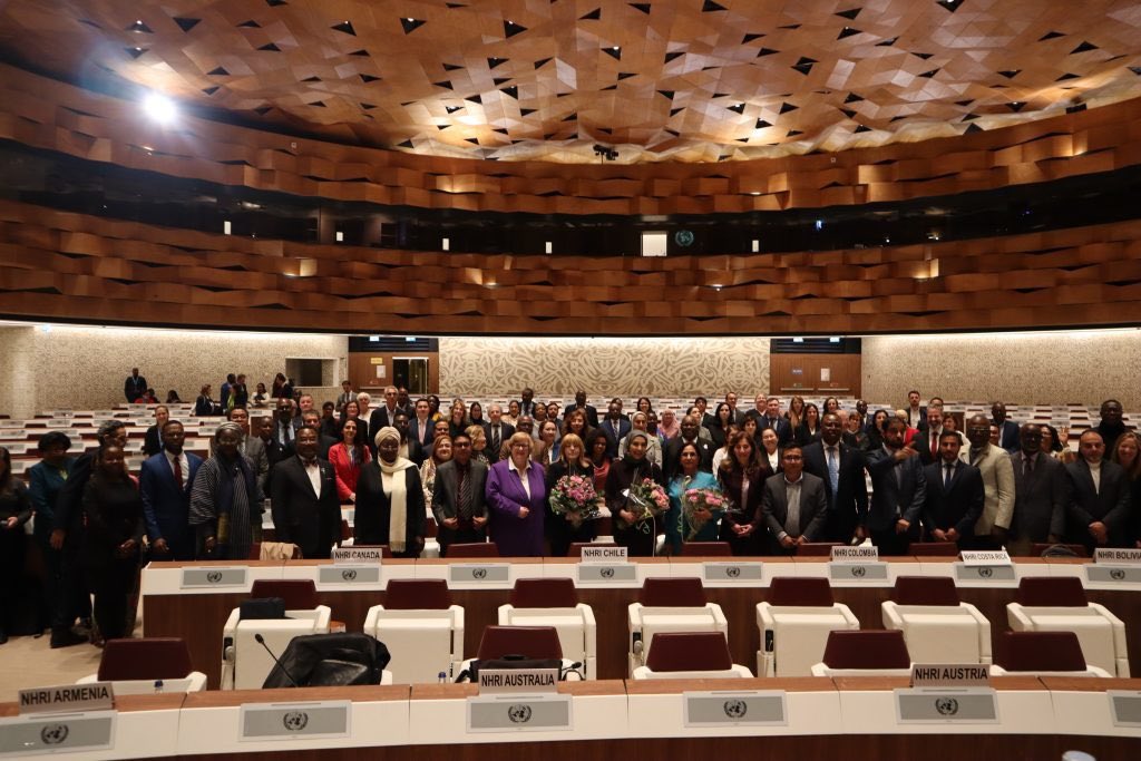 CON LA ENTREGA DE LA CERTIFICACIÓN CLASE “A” Y UNA AGENDA POR LA IGUALDAD DE GÉNERO, CONCLUYE PARTICIPACIÓN DEL DEFENSOR DEL PUEBLO EN LA REUNIÓN ANUAL DE LA GANHRI
