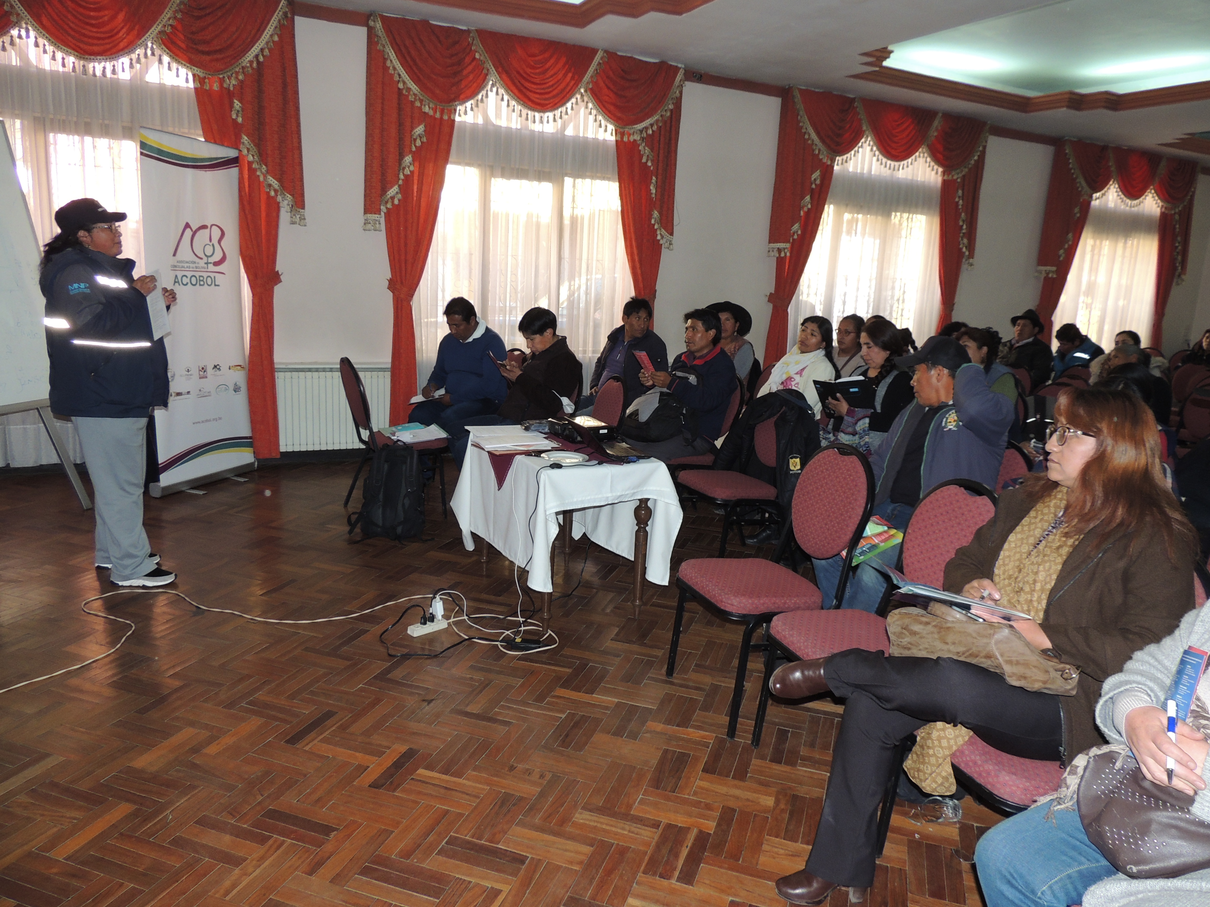 En Potosí, la Defensoría del Pueblo llevó adelante el taller de socialización sobre la ruta de denuncia en el marco de la Ley N° 243 sobre acoso y violencia política.