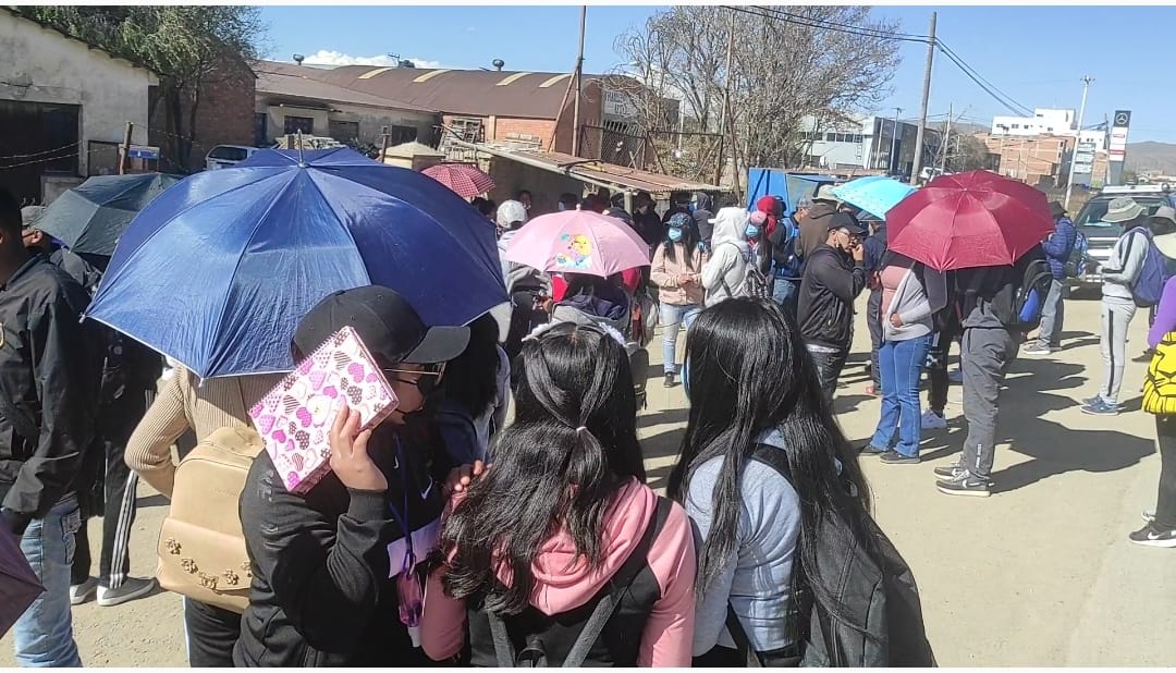 DEFENSORÍA DEL PUEBLO EN ORURO EXHORTA A LAS AUTORIDADES DE LA UTO Y ESTUDIANTES DE COMERCIO INTERNACIONAL, SOLUCIONAR EL CONFLICTO A TRAVÉS DEL DIÁLOGO