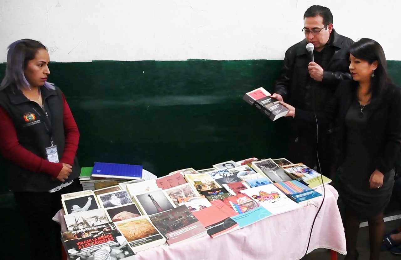 DEFENSORÍA DEL PUEBLO INICIA PROYECTO PILOTO “LIBROS POR REJAS” PARA INCENTIVAR LA LECTURA COMO ALTERNATIVA PARA LA REDENCIÓN DE PENAS