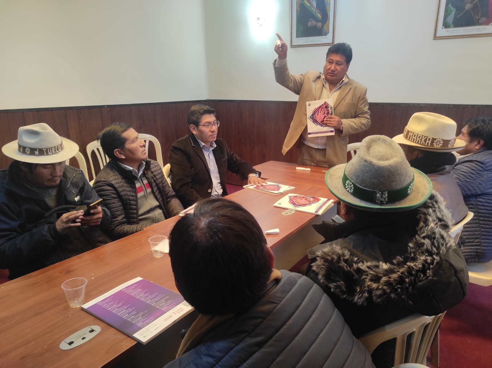 DEFENSORIA DEL PUEBLO PRESENTA INFORME DEFENSORIAL “OBLIGADAS A RENUNCIAR” A ALCALDES MUNICIPALES Y PRESIDENTES DE CONCEJOS MUNICIPALES DE ORURO