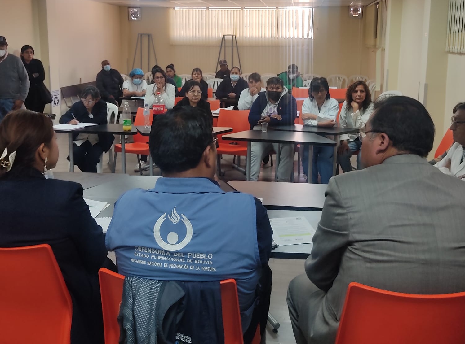 EL ALTO: TRAS GESTIÓN DEFENSORIAL, AUTORIDADES MUNICIPALES ASUMEN COMPROMISOS CON PACIENTES RENALES DEL HOSPITAL HOLANDÉS