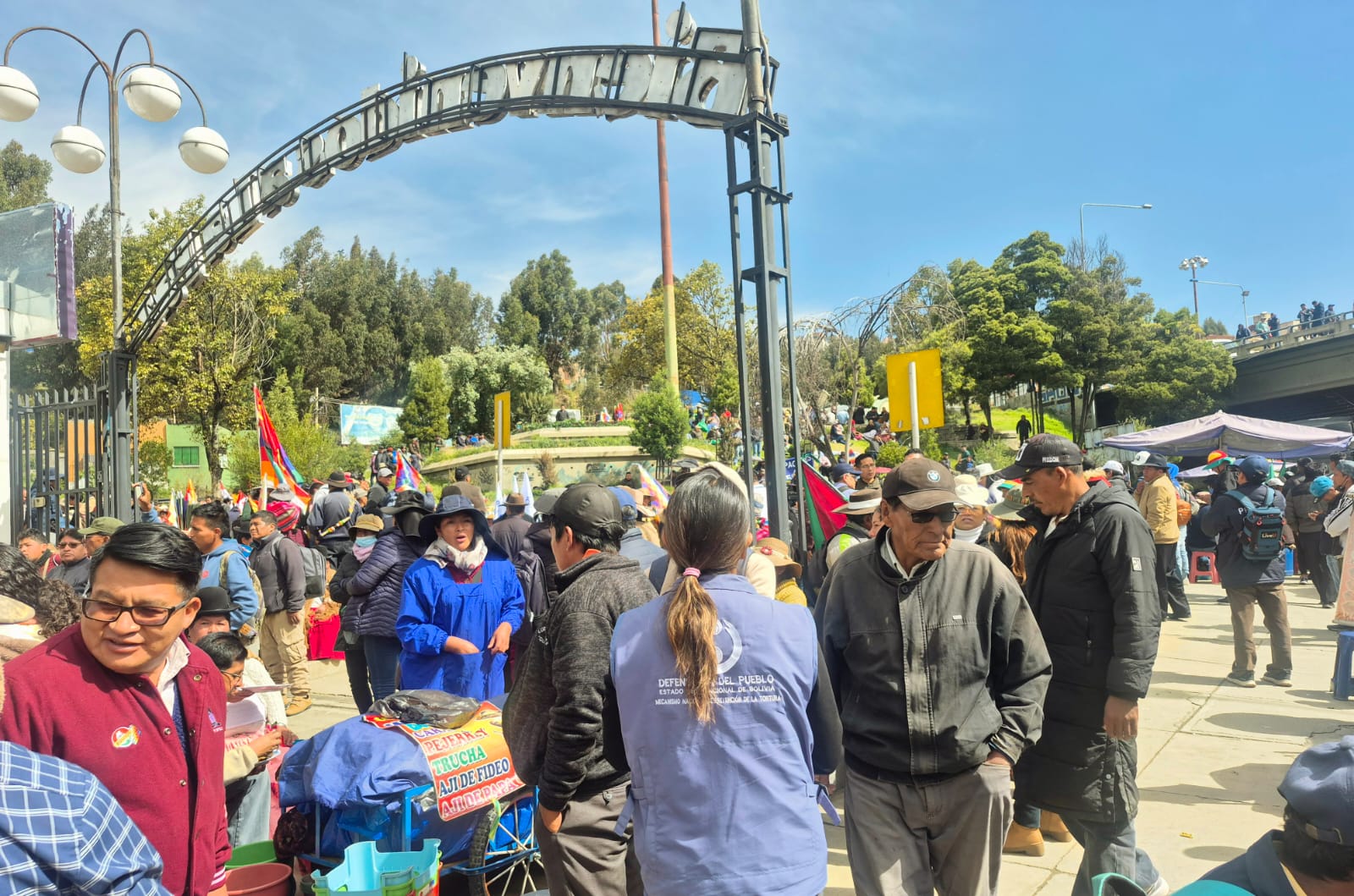 DEFENSORÍA DEL PUEBLO MONITOREA JORNADA DE PROTESTAS SIN VIOLENCIA EN LA PAZ