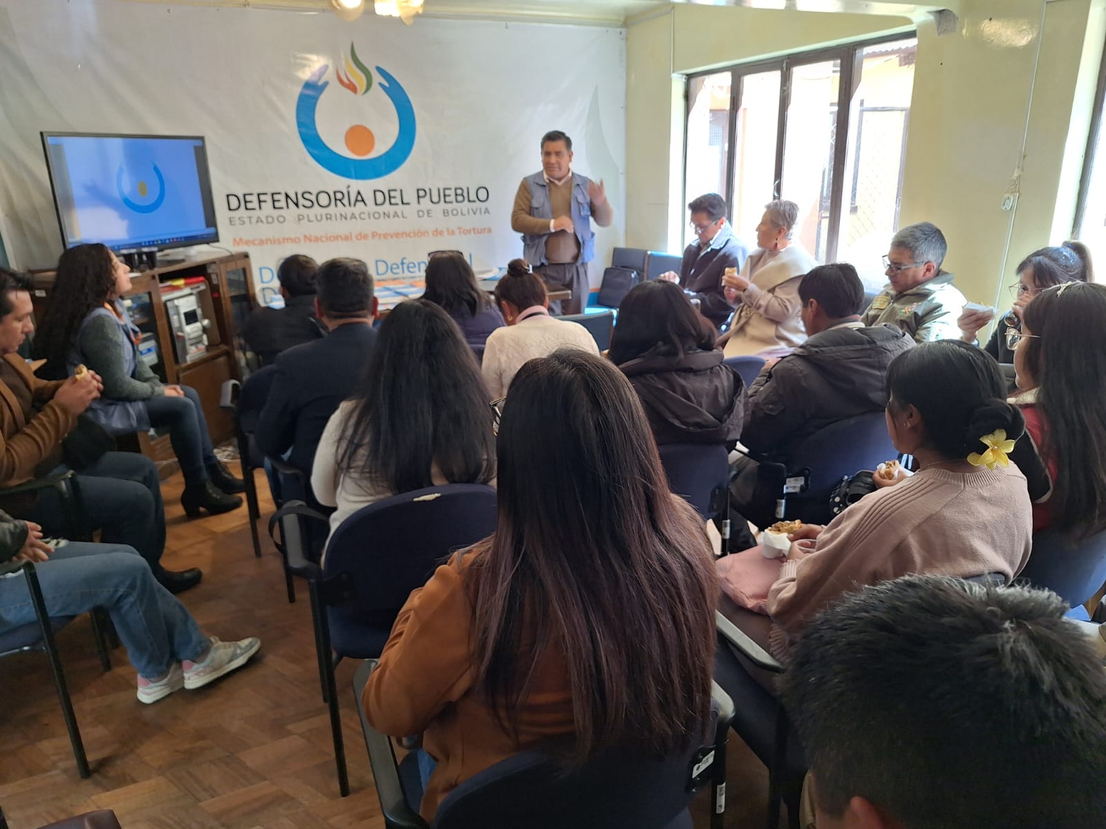 DEFENSORÍA DEL PUEBLO PRESENTA EN ORURO MODELO DE INTERVENCIÓN PSICOLÓGICA Y CURSO VIRTUAL PARA LA REHABILITACIÓN DE AGRESORES