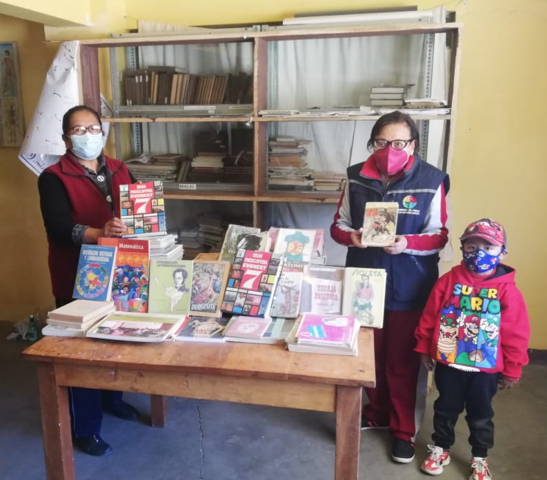 Defensoría del Pueblo recibe donación de libros de la comunidad Sagrados Corazones para el Programa “Libros por Rejas”