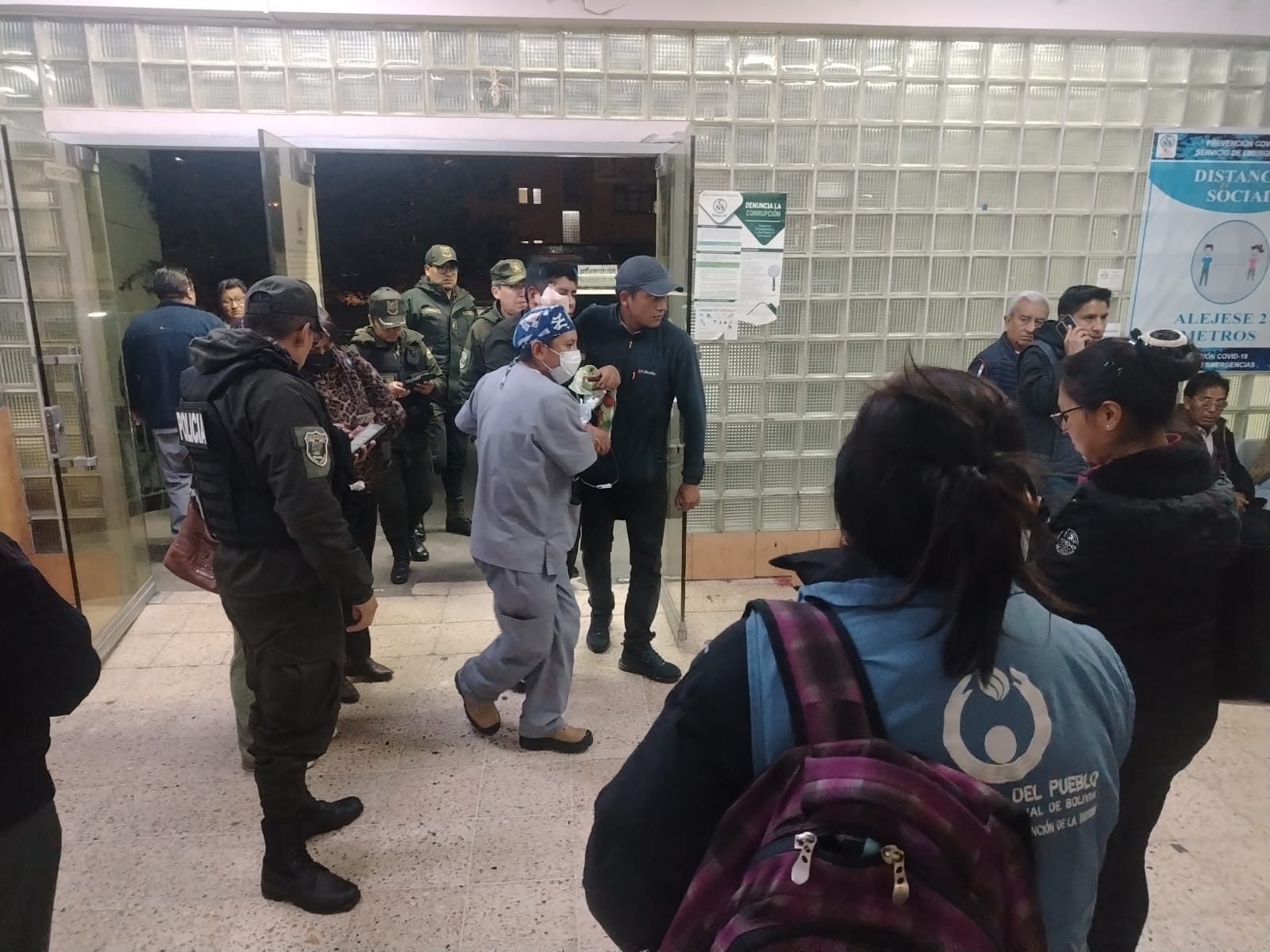 Defensoría del Pueblo verifica situación de policías heridos y manifestantes arrestados tras hechos de violencia en La Paz