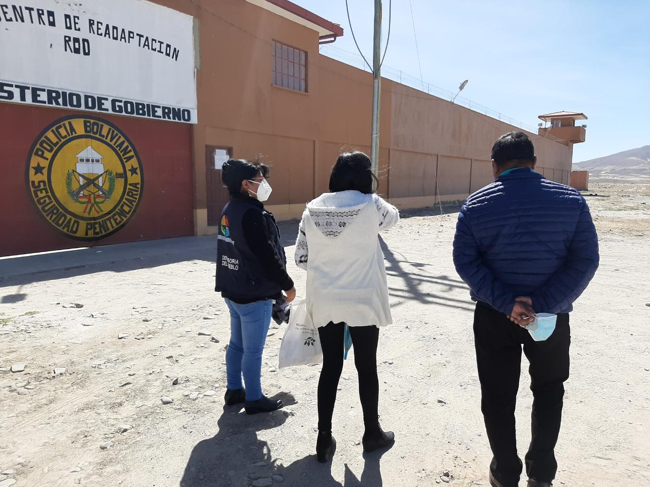 DEFENSORÍA DEL PUEBLO POSIBILITA SOLUCIONES AL PROBLEMA DE ALCANTARILLADO DEL CENTRO CARCELARIO DE UYUNI