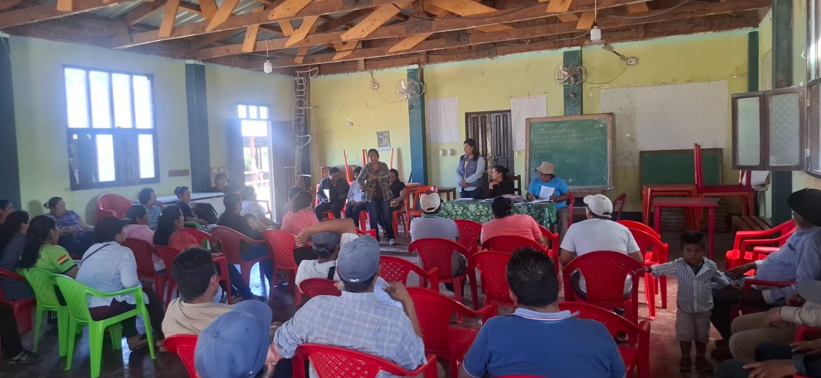 Defensoría del Pueblo facilita diálogo ante conflicto en la asignación de ítem en salud en San Miguel del Bañado, Monteagudo