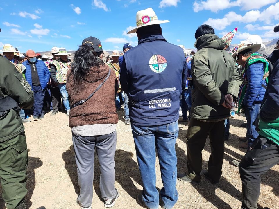 DEFENSORÍA DEL PUEBLO RESCATA A 3 PERSONAS ACUSADAS DE UN PRESUNTO ROBO DE VEHÍCULO EN VILLCA PUJYO DE UNCÍA POTOSÍ