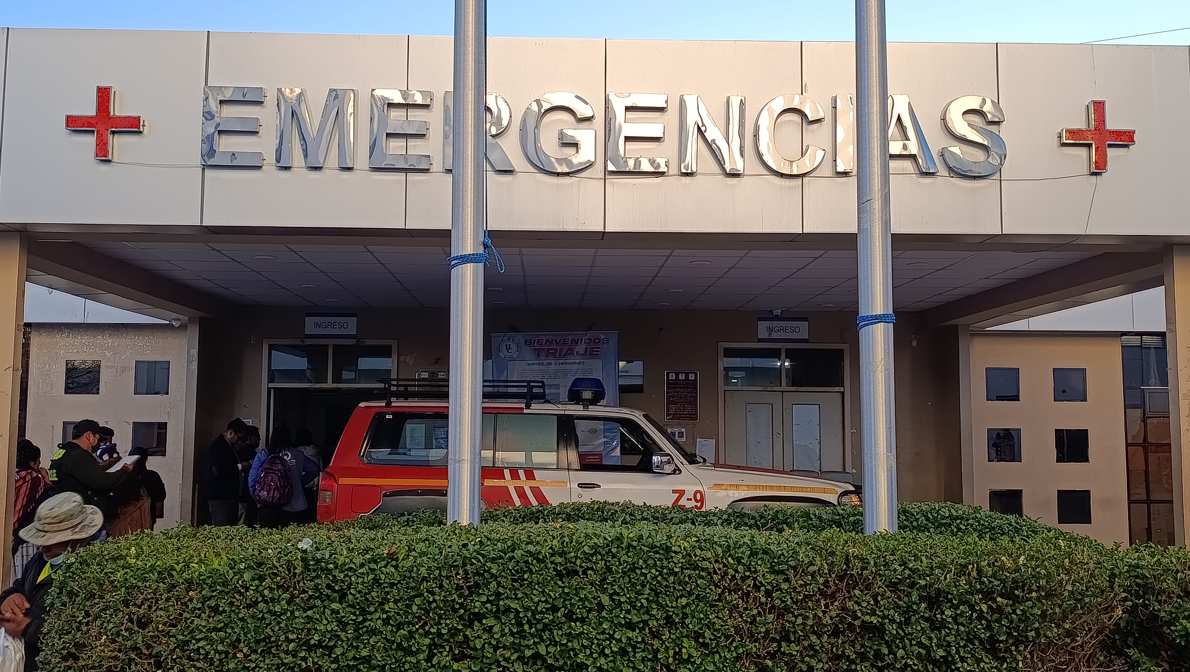 DEFENSORÍA DEL PUEBLO VERIFICA CONDICIONES DE ATENCIÓN Y ELEVADA AFLUENCIA DE PACIENTES EN EMERGENCIAS DEL HOSPITAL DE CLÍNICAS