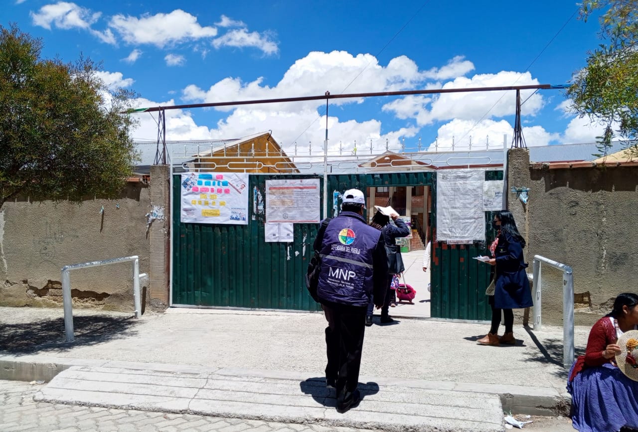EL ALTO: VERIFICATIVO DEFENSORIAL EVIDENCIA QUE 7 DE 8 DE UNIDADES EDUCATIVAS VISITADAS NO RECIBIERON ATENCIÓN DE LA ALCALDÍA