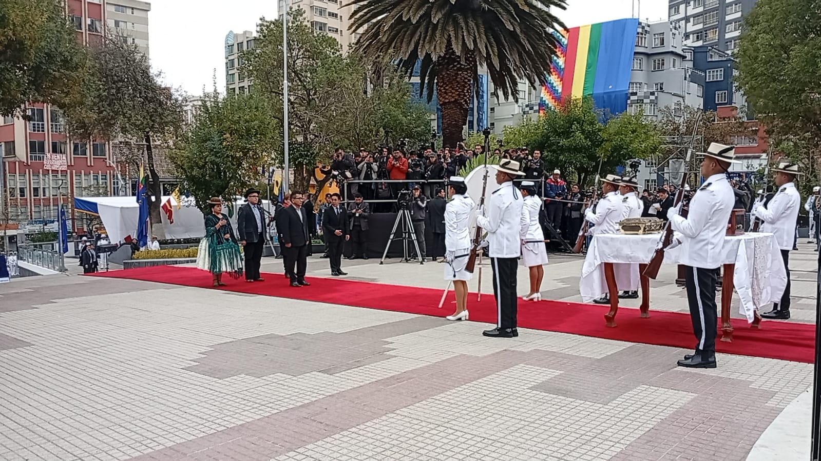DEFENSOR DEL PUEBLO RINDE HOMENAJE A HÉROES DE LA GUERRA DEL PACÍFICO EN LA CONMEMORACIÓN POR LOS 146 AÑOS DE LA PÉRDIDA DEL LITORAL BOLIVIANO