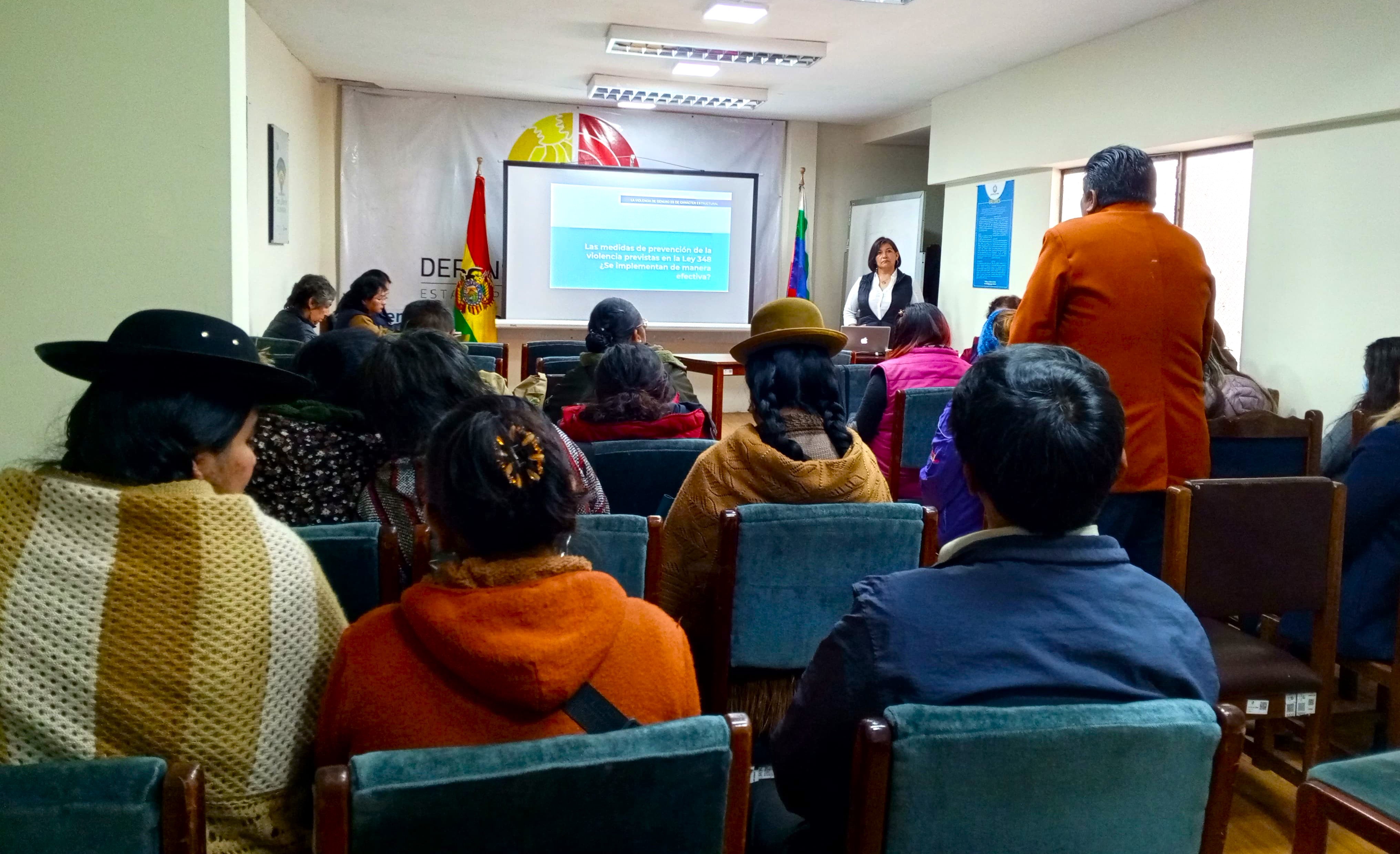 EL ALTO: FORO DE INTERÉS CIUDADANO LOGRA REUNIR A INSTITUCIONES Y ORGANIZACIONES PARA REFLEXIONAR E INTERCAMBIAR CRITERIOS SOBRE LA LEY 348