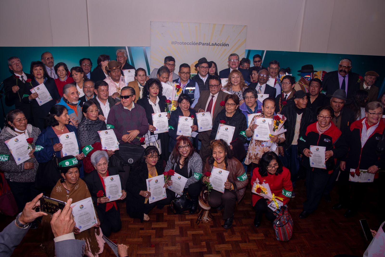 Primera promoción de Promotores PAMs abre la senda para difundir los derechos humanos entre la población adulta mayor de Bolivia