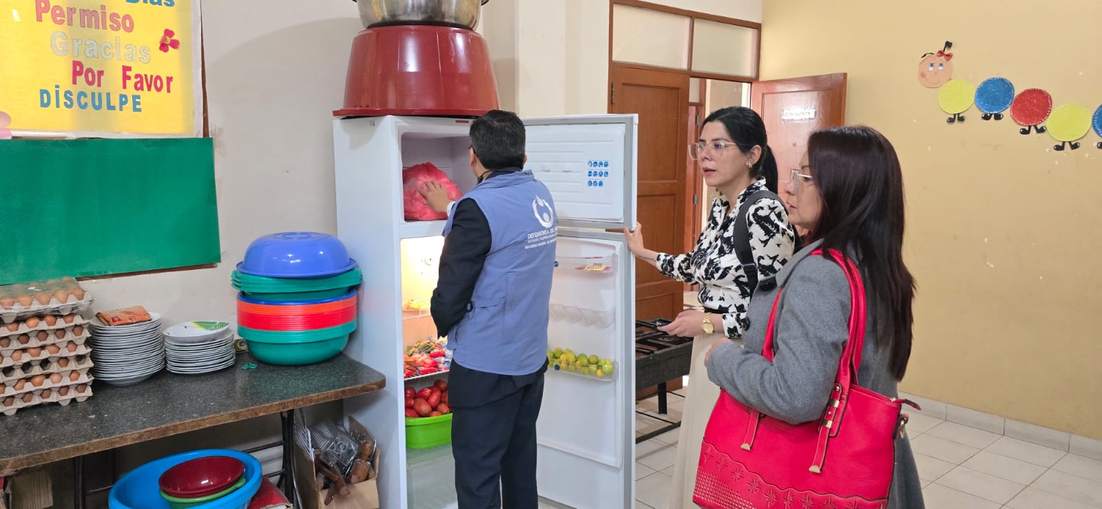 A través de la Mesa Departamental por el Derecho a Vivir en Familia: Defensoría del Pueblo advierte riesgo a derechos de niñas, niños y adolescentes por falta de personal del SEDEGES Chuquisaca