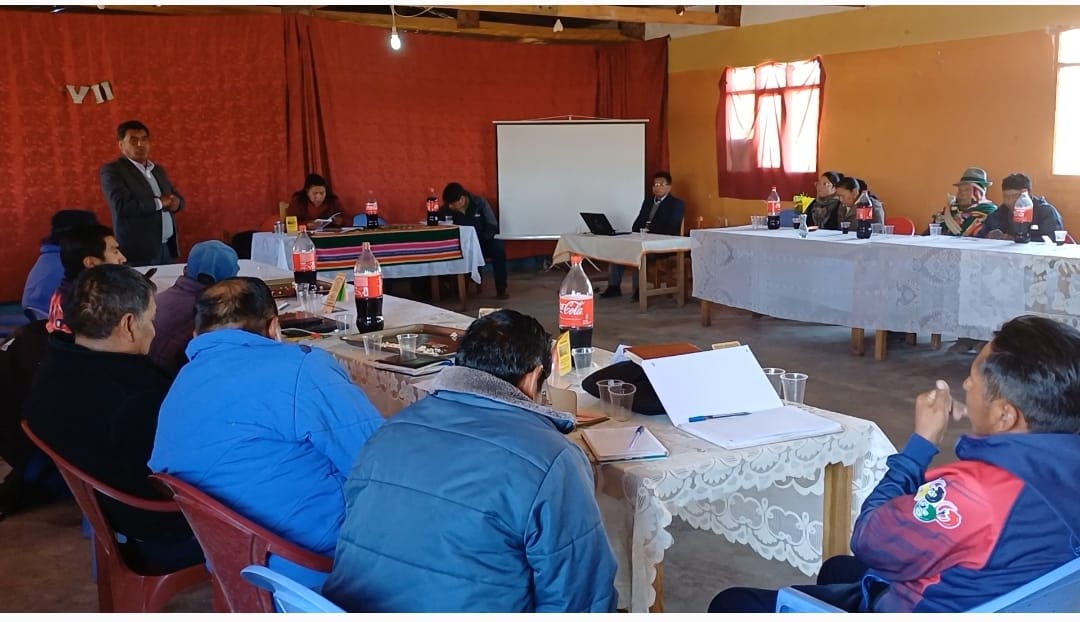 DELEGADO DEFENSORIAL DE ORURO EXHORTA MAYOR COORDINACIÓN ENTRE DNA Y DIRECTORES DE UNIDADES EDUCATIVAS DEL DISTRITO DE SAN PEDRO DE TOTORA EN TEMAS DE VIOLENCIA A NIÑAS, NIÑOS Y ADOLESCENTES.