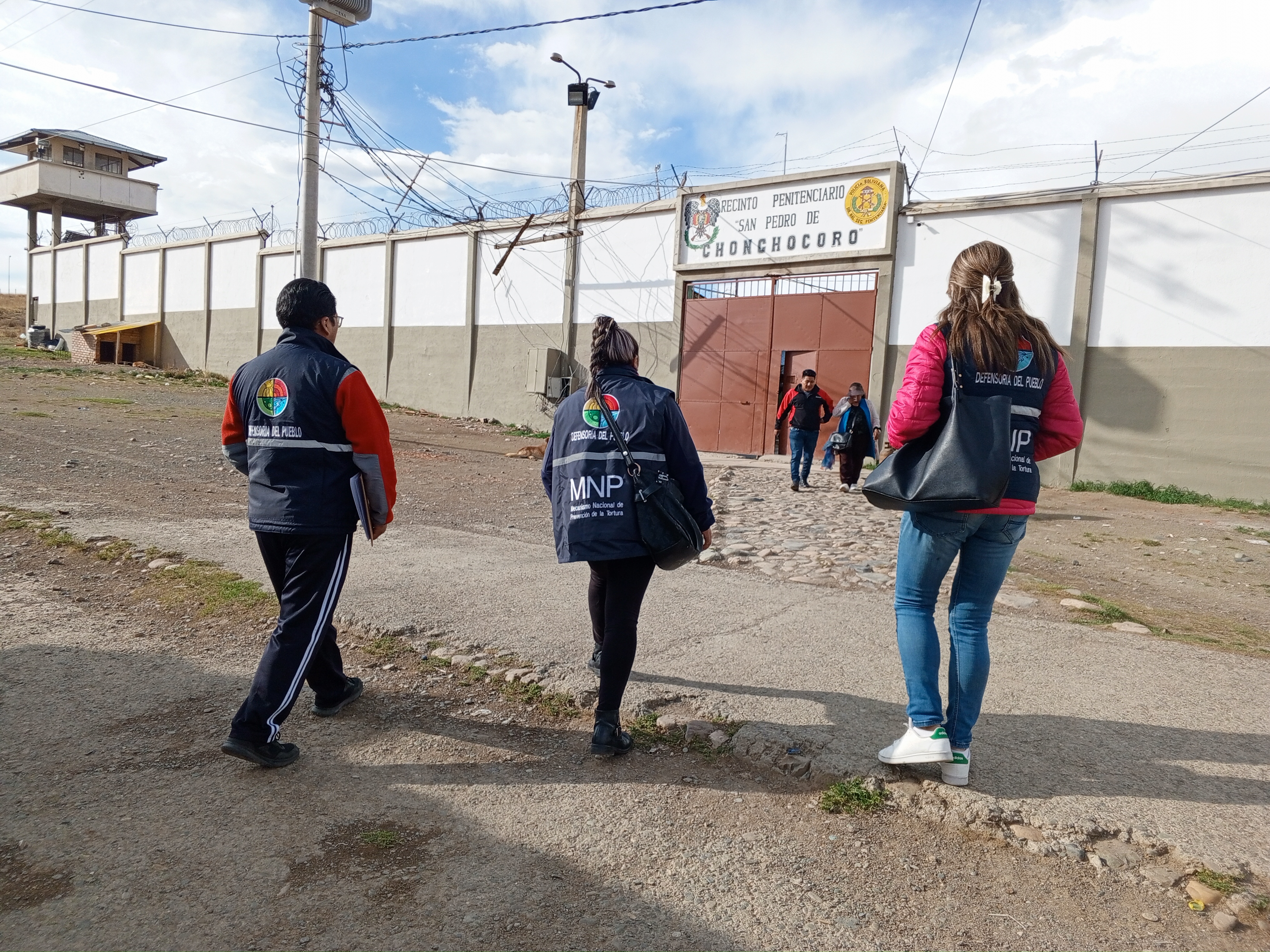 DEFENSORÍA DEL PUEBLO REALIZA VERIFICATIVO SORPRESA EN CHONCHOCORO PARA ATENDER UN CASO DE PRESUNTA TORTURA EN CONTRA DE PRIVADOS DE LIBERTAD