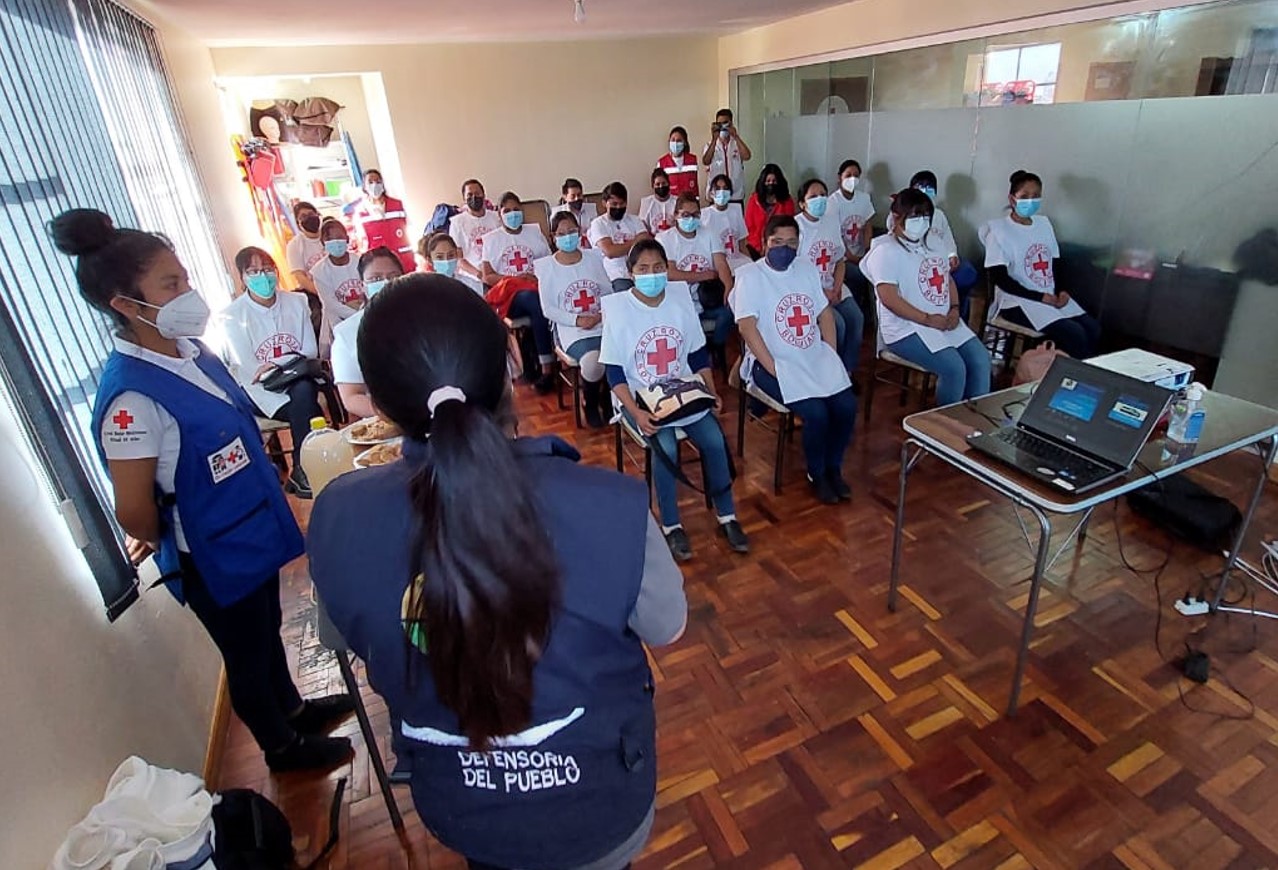 Defensoría del Pueblo desarrolla taller sobre derechos humanos de las niñas, niños y adolescentes a los voluntarios de la Cruz Roja El Alto