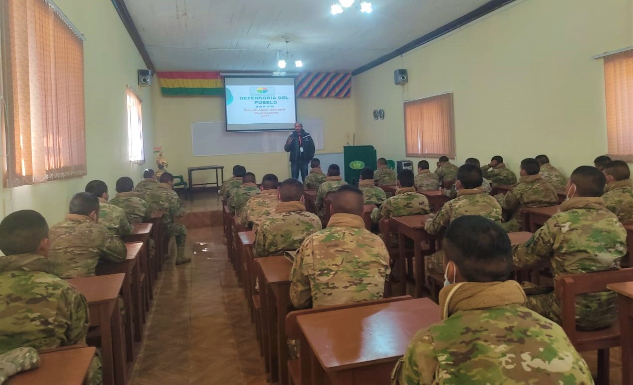 Defensoría del Pueblo inicia ciclo de capacitación de Derechos Humanos dirigido a soldados del Regimiento 5to de Caballería “Gral. Lanza” en Guaqui