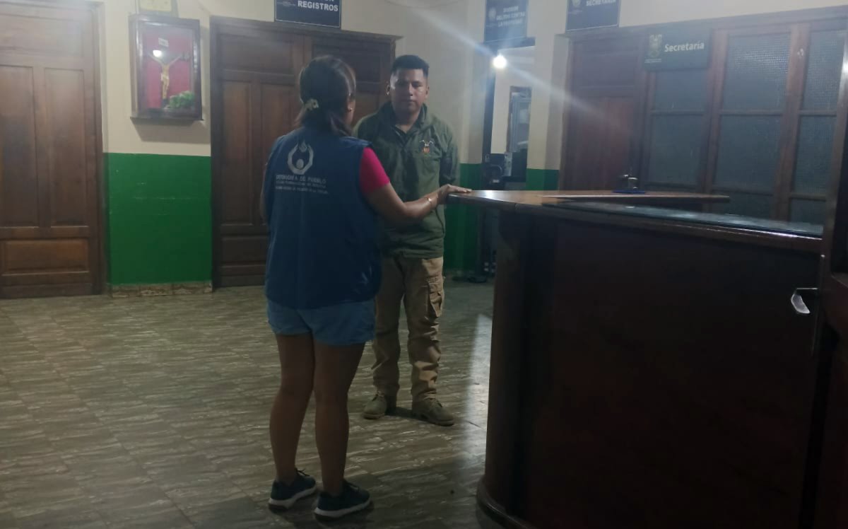Defensoría del Pueblo resguarda debido proceso a adolescente aprehendido en celdas policiales en Tarija