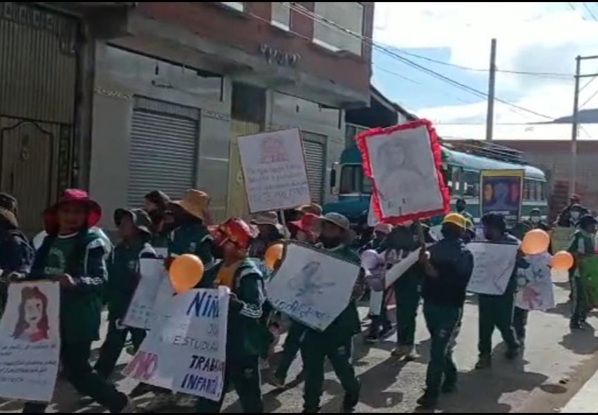 La Defensoría del Pueblo participa de la marcha contra la violencia y de la feria Interinstitucional Binacional en Desaguadero