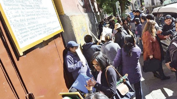 La Defensoría del Pueblo pide al Ministerio de Educación la fiscalización de 18 unidades educativas privadas denunciadas por irregularidades en las inscripciones