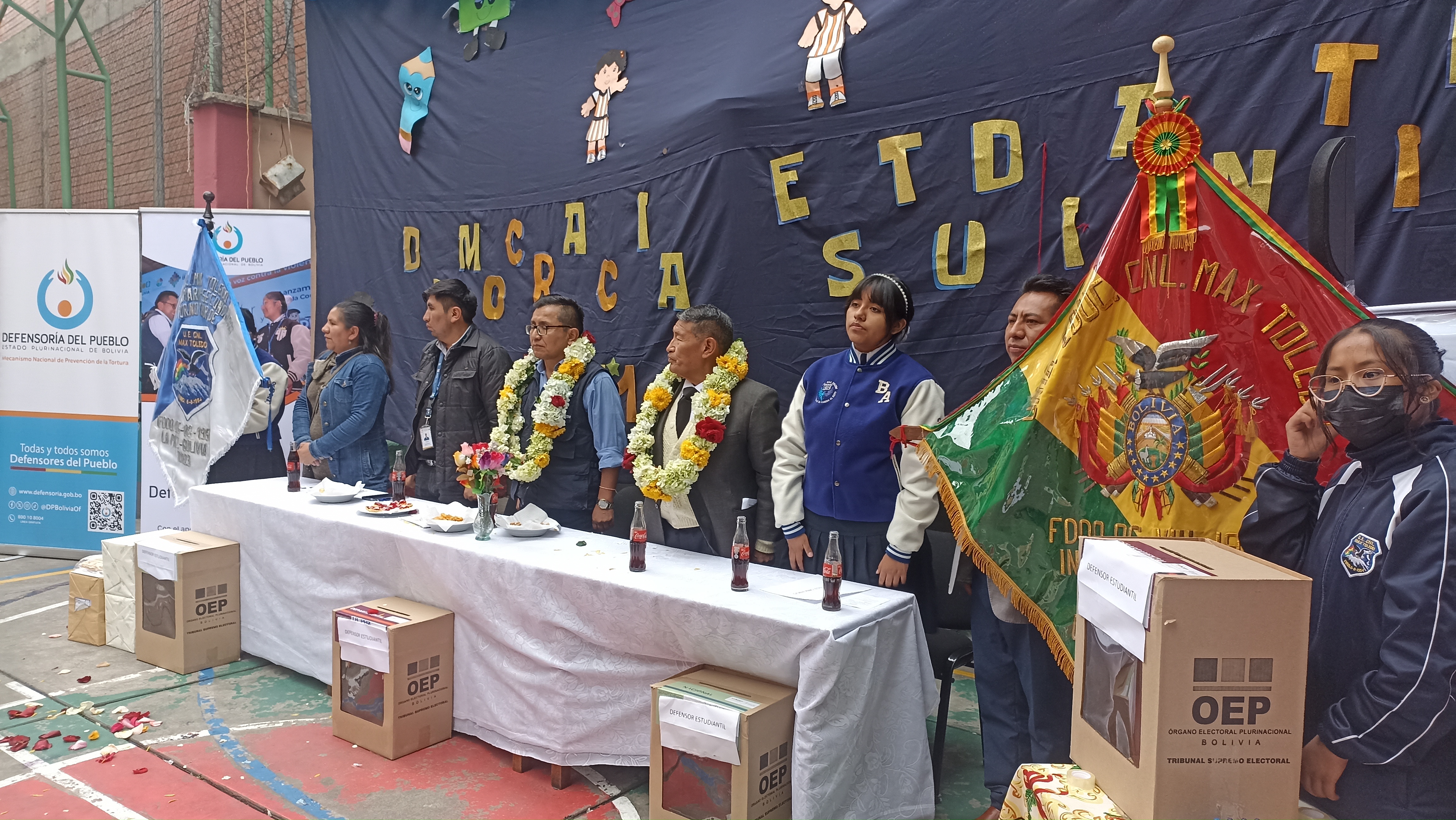 DEFENSOR DEL PUEBLO VISITA LA UNIDAD EDUCATIVA MAX TOLEDO QUE ELIGE POR PRIMERA VEZ SU DEFENSOR ESTUDIANTIL
