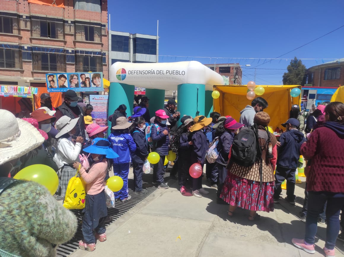 Coordinación Regional de la Defensoría del Pueblo difunde y promociona los derechos de niños y niñas en feria multidisciplinaria de El Alto