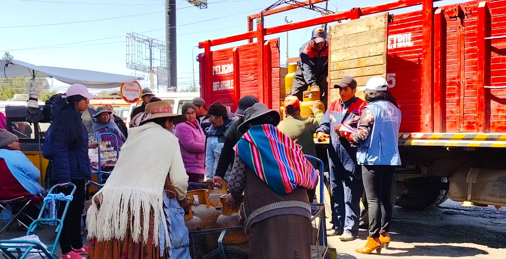 DEFENSORÍA DEL PUEBLO GESTIONA EL ABASTECIMIENTO DE GLP TRAS VERIFICAR FILAS EN EL ALTO