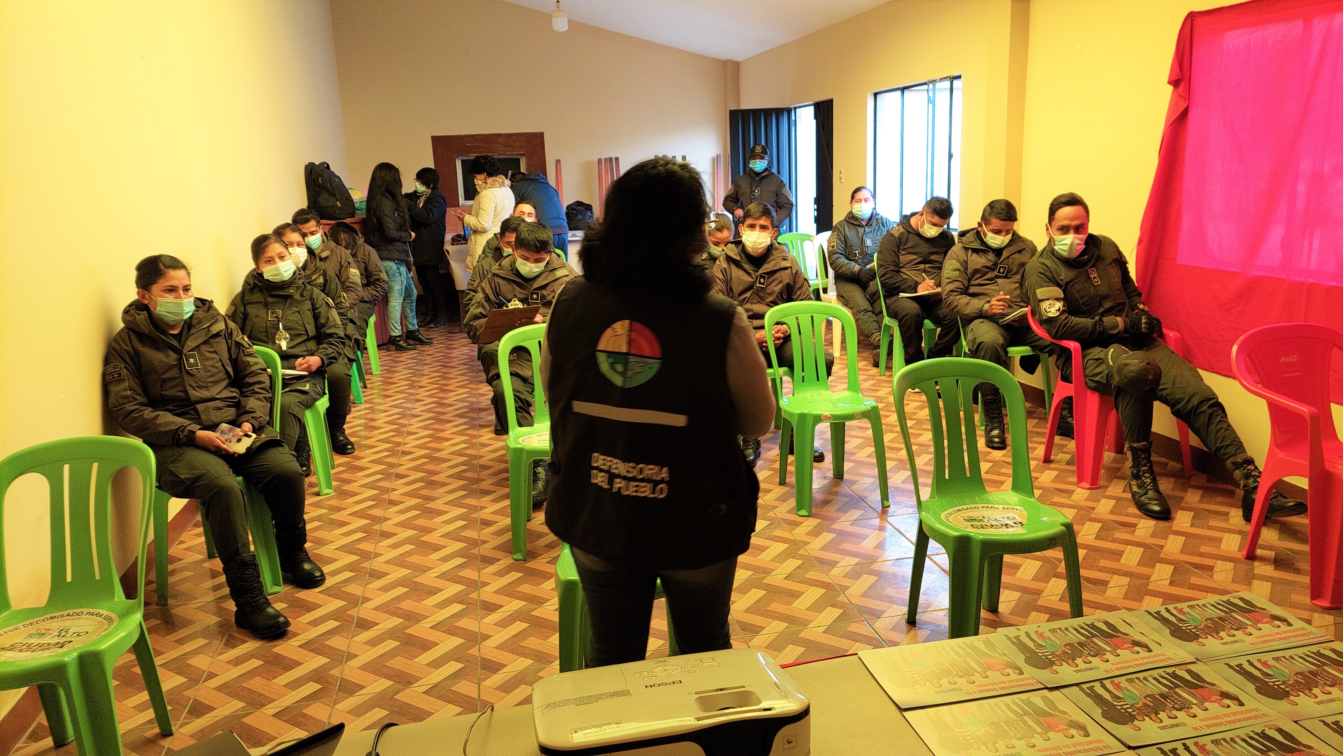 Defensoría del Pueblo socializa los Derecho Humanos de las personas con diferente orientación sexual al personal del Comando Policial El Alto