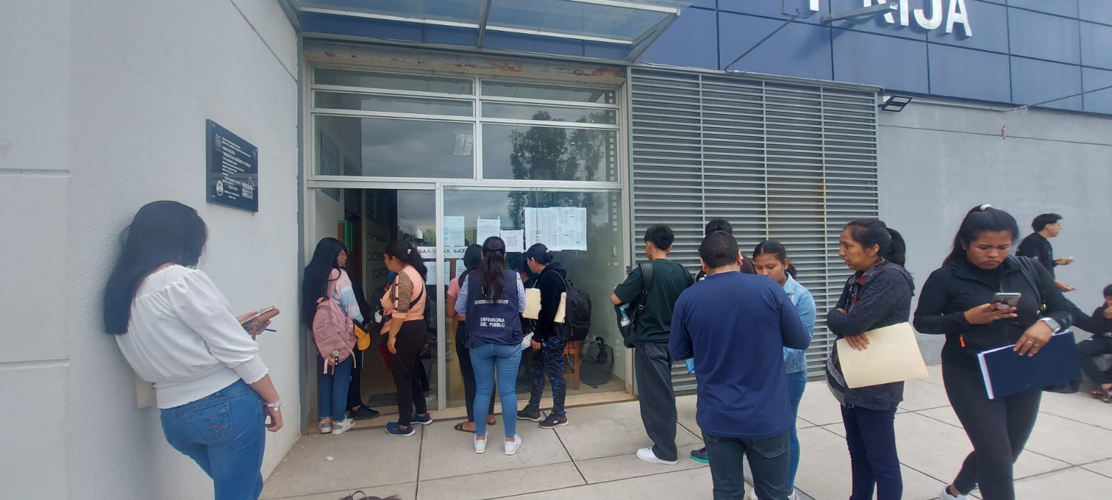 DEFENSORÍA DEL PUEBLO EXHORTA A LA ESCUELA SUPERIOR DE FORMACIÓN DE MAESTROS JUAN MISAEL SARACHO A GARANTIZAR EL RESPETO A LOS DERECHOS LABORALES