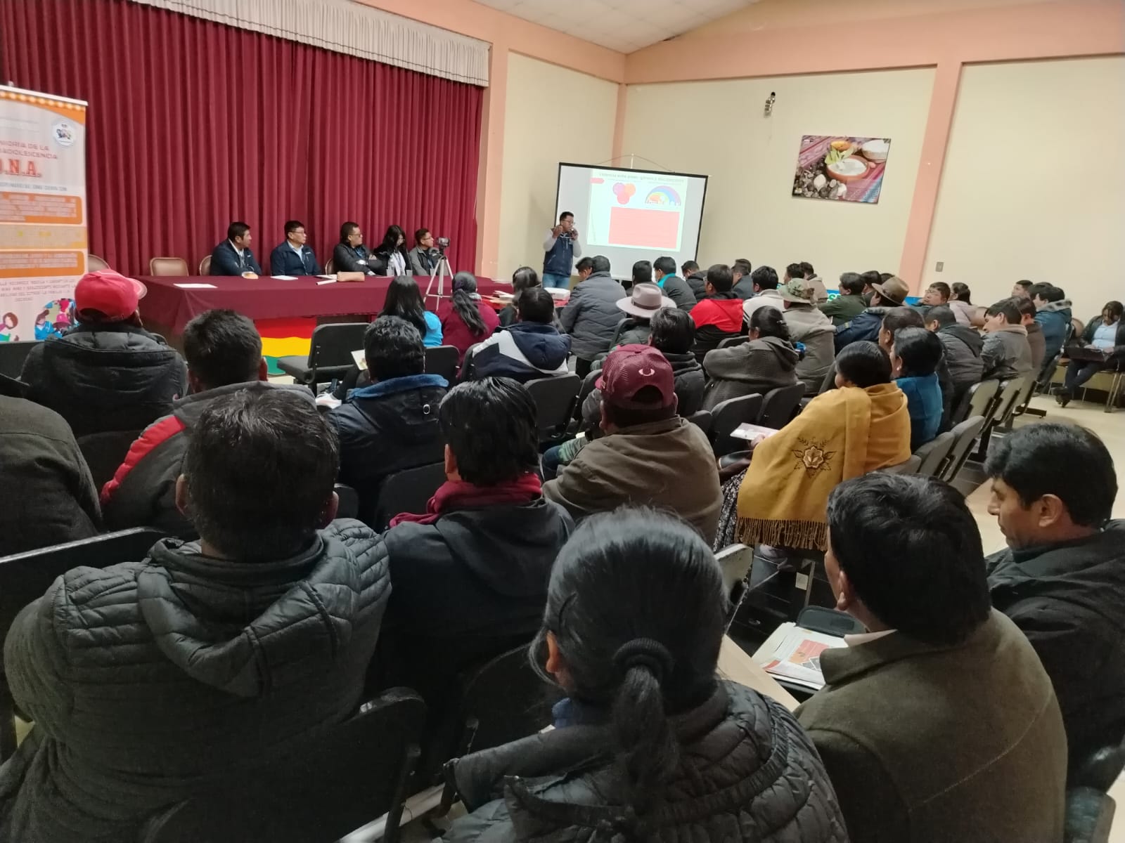 DEFENSORÍA DEL PUEBLO CAPACITA A AUTORIDADES EDUCATIVAS DE TARACO Y TIAHUANACU, EN DERECHOS DE NNAs Y PREVENCIÓN DE LA VIOLENCIA