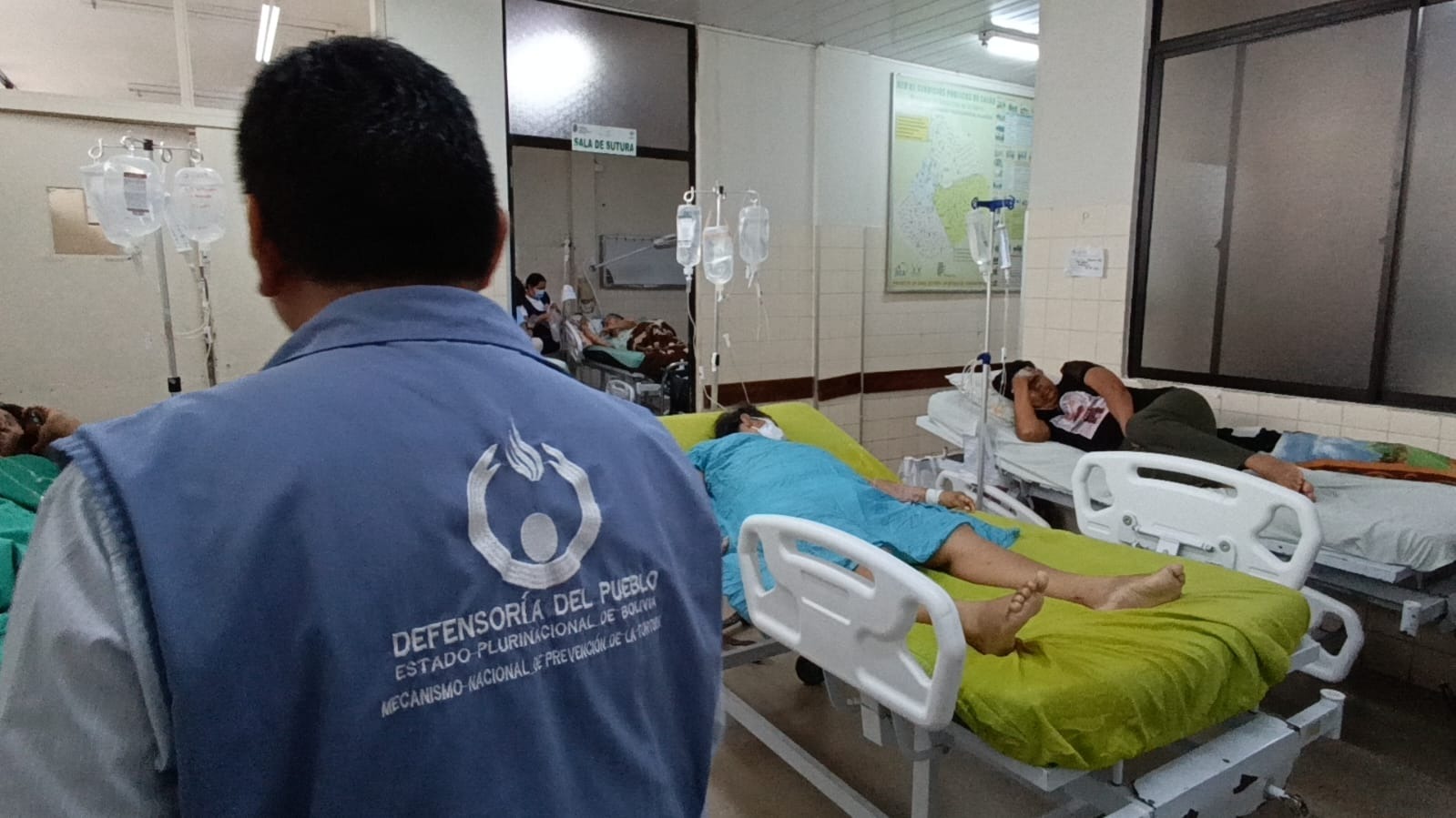 DEFENSORÍA VERIFICA FALTA DE MEDICAMENTOS Y HACINAMIENTO EN EL HOSPITAL SAN JUAN DE DIOS EN SANTA CRUZ