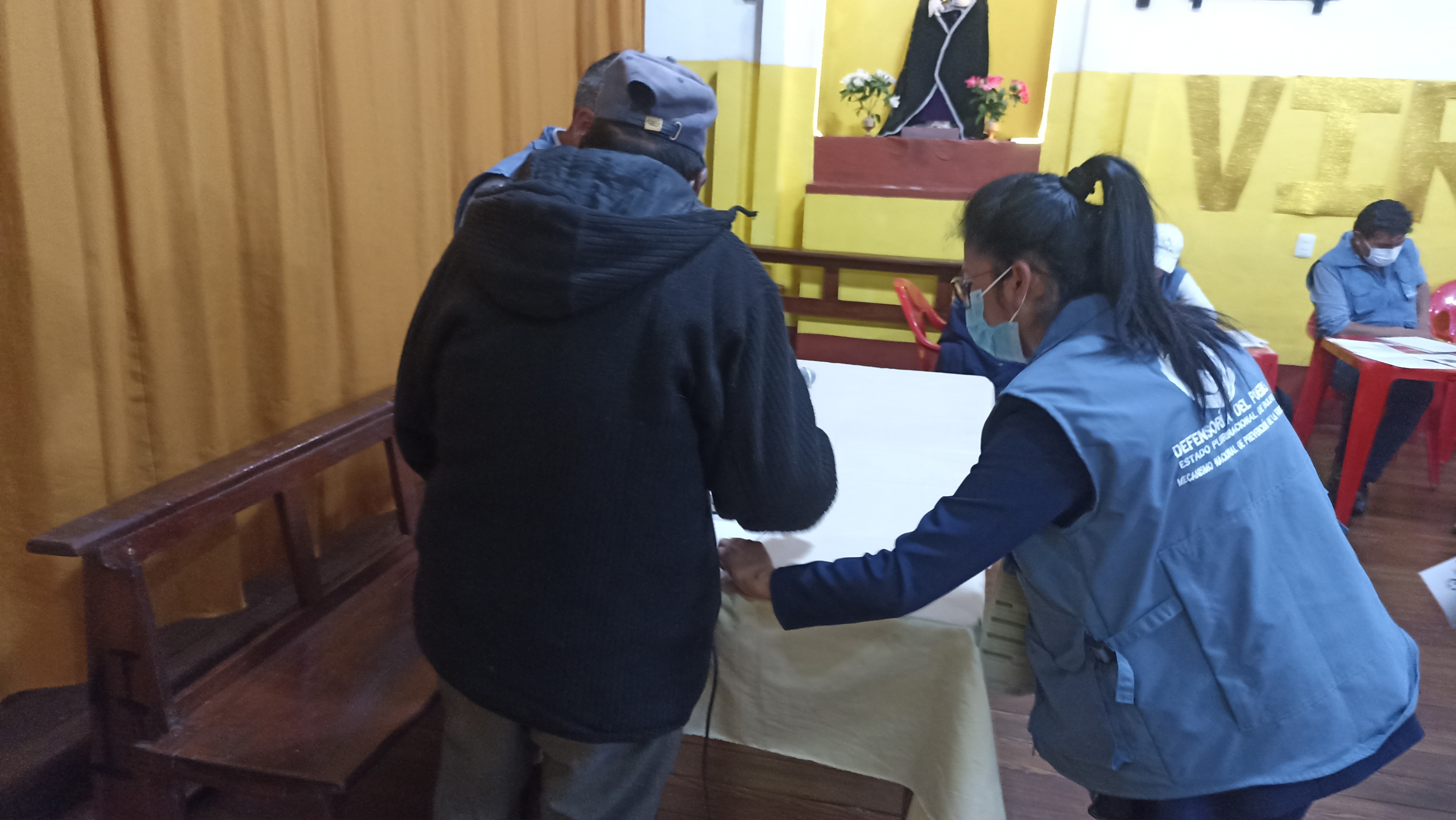 LA PAZ: LA DEFENSORÍA DEL PUEBLO SOCIALIZA EL DECRETO PRESIDENCIAL DE AMNISTÍA E INDULTO EN EL PENAL DE SAN PEDRO