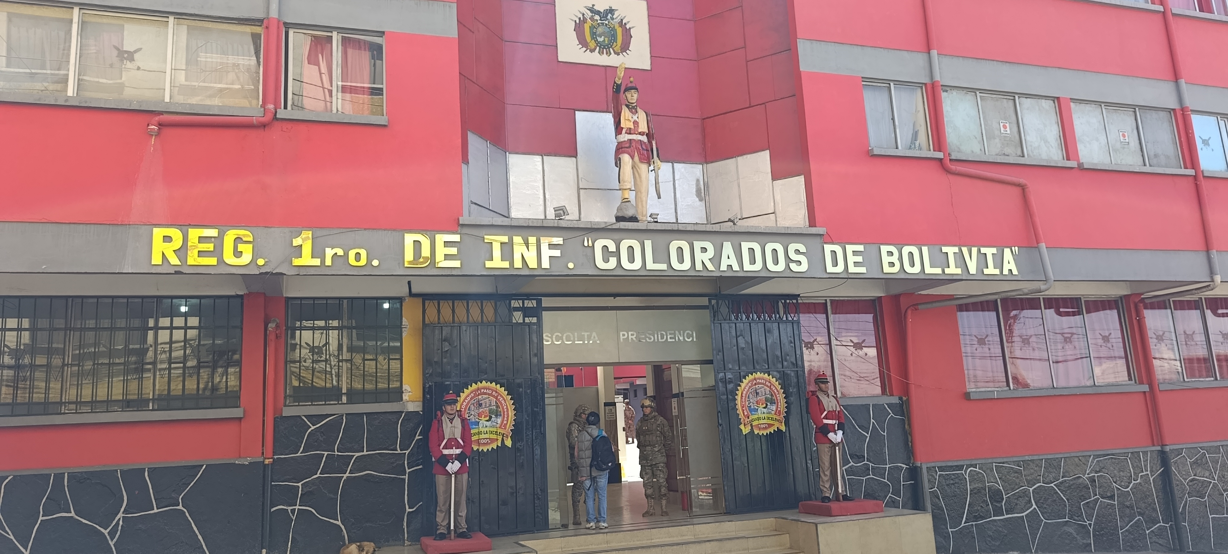 DEFENSORÍA DEL PUEBLO CAPACITA A SOLDADOS DEL RI 1 "COLORADOS DE BOLIVIA" EN DERECHOS HUMANOS Y PREVENCIÓN DE LA TORTURA