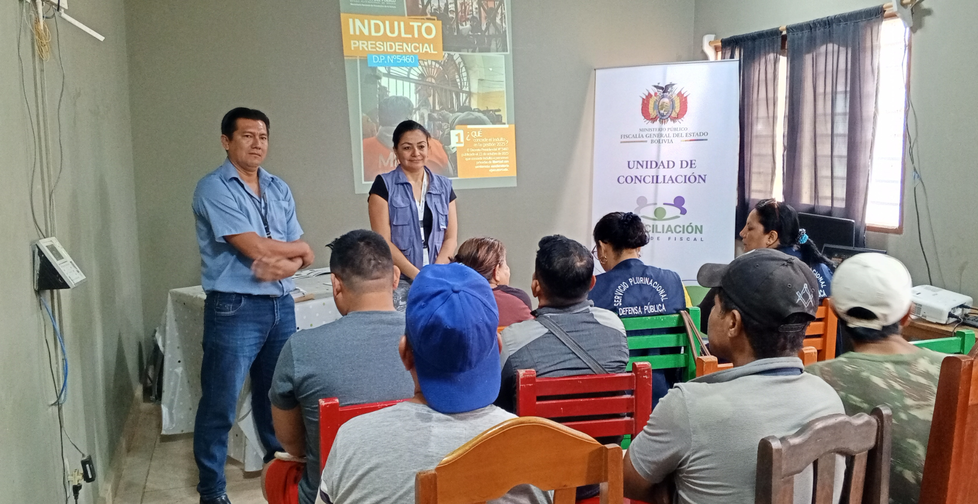 DEFENSORÍA DEL PUEBLO SOCIALIZA EL DECRETO PRESIDENCIAL DE INDULTO N°5460 A PERSONAS PRIVADAS DE LIBERTAD EN EL PENAL DE VILLA BUSCH