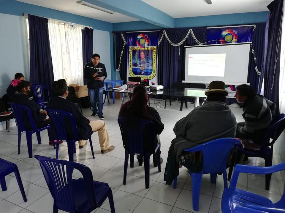 Defensoría del Pueblo socializa la propuesta del "Paquete Normativo para Prevención y Sanción del Acoso y Violencia Política hacia las Mujeres" en el municipio de Huarina